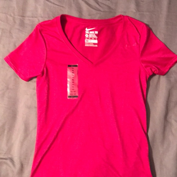 The Nike tee - Picture 1 of 2